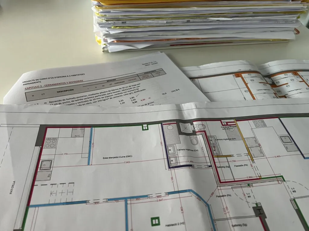 Planos técnicos de un proyecto de arquitectura sostenible en Barcelona diseñado por el estudio Acotat.