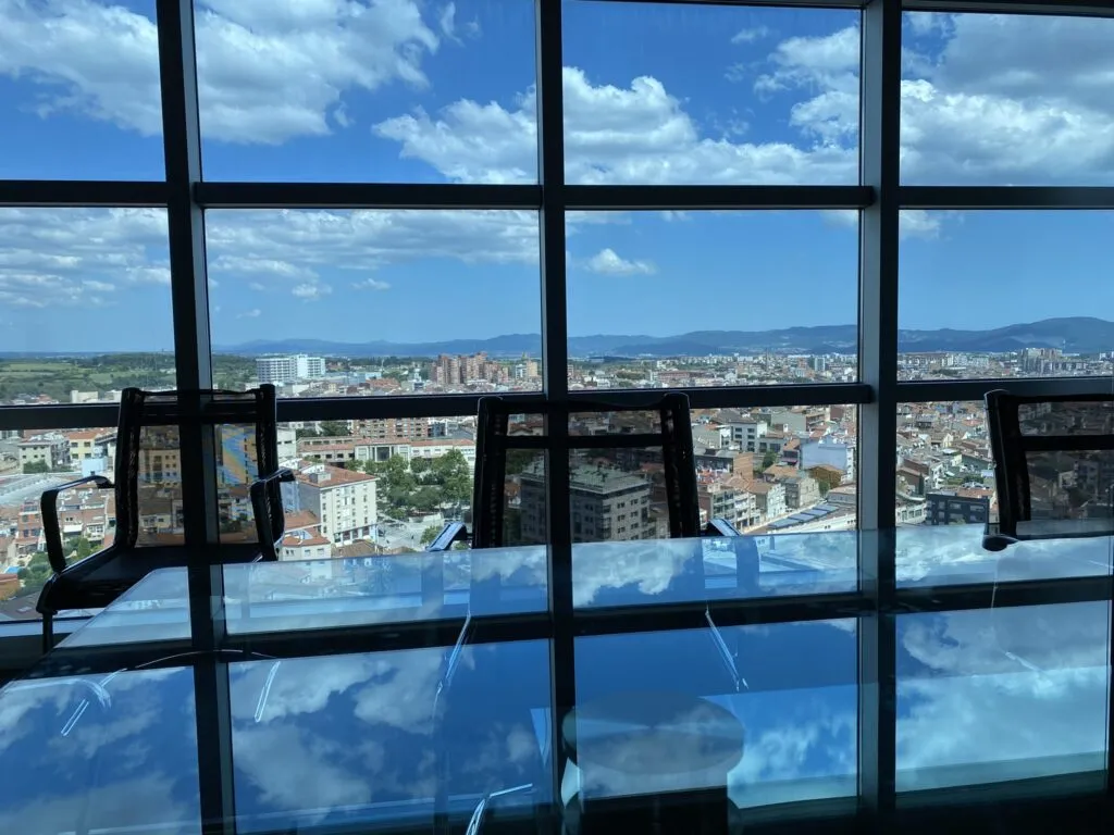 Vistas panorámicas del Vallès desde las oficinas de Acotat, arquitectos técnicos en Barcelona y Sabadell.